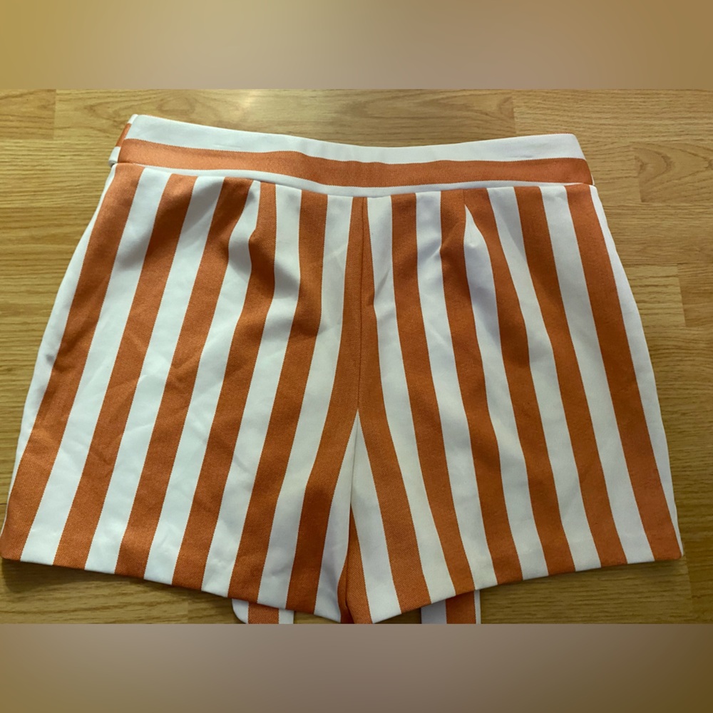 NYC Orange and White Shorts - Picture 3 of 3